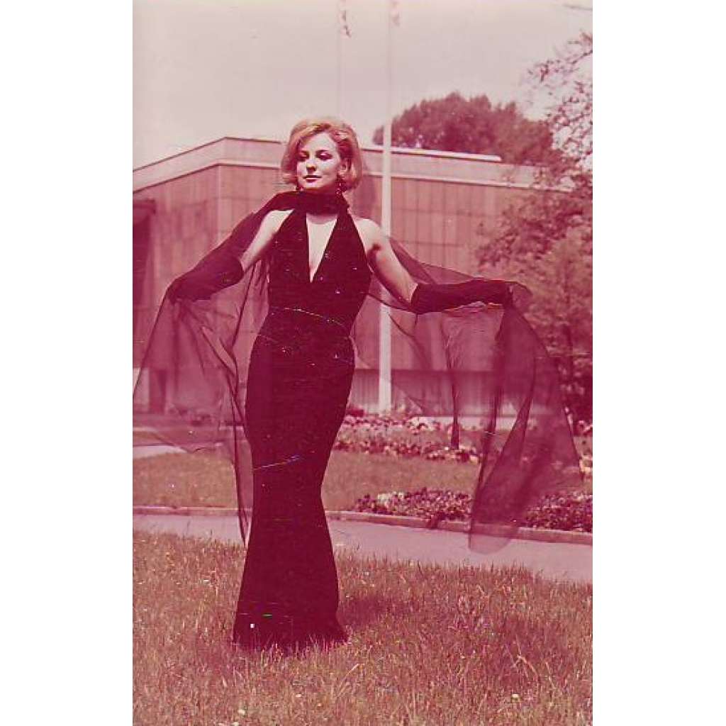 Společenské šaty Reklamní fotografie móda 60. léta